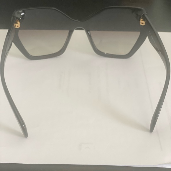 Prada sunglasses - Picture 6 of 9